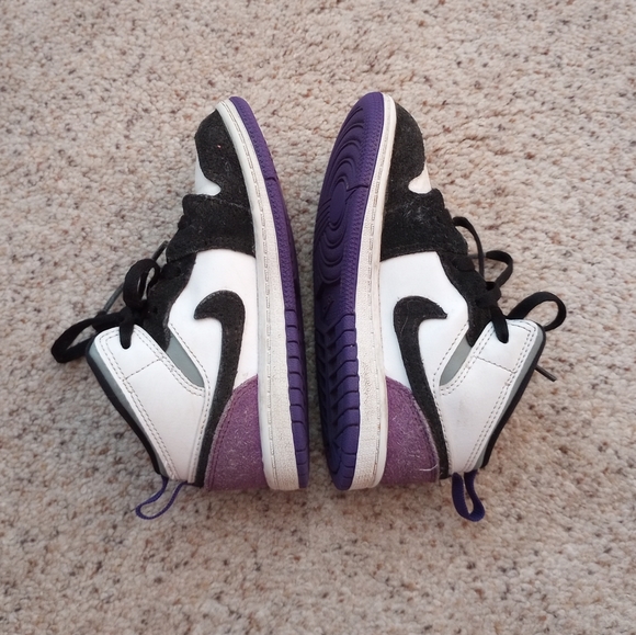 Air Jordan Kids Sneakers - Picture 8 of 11